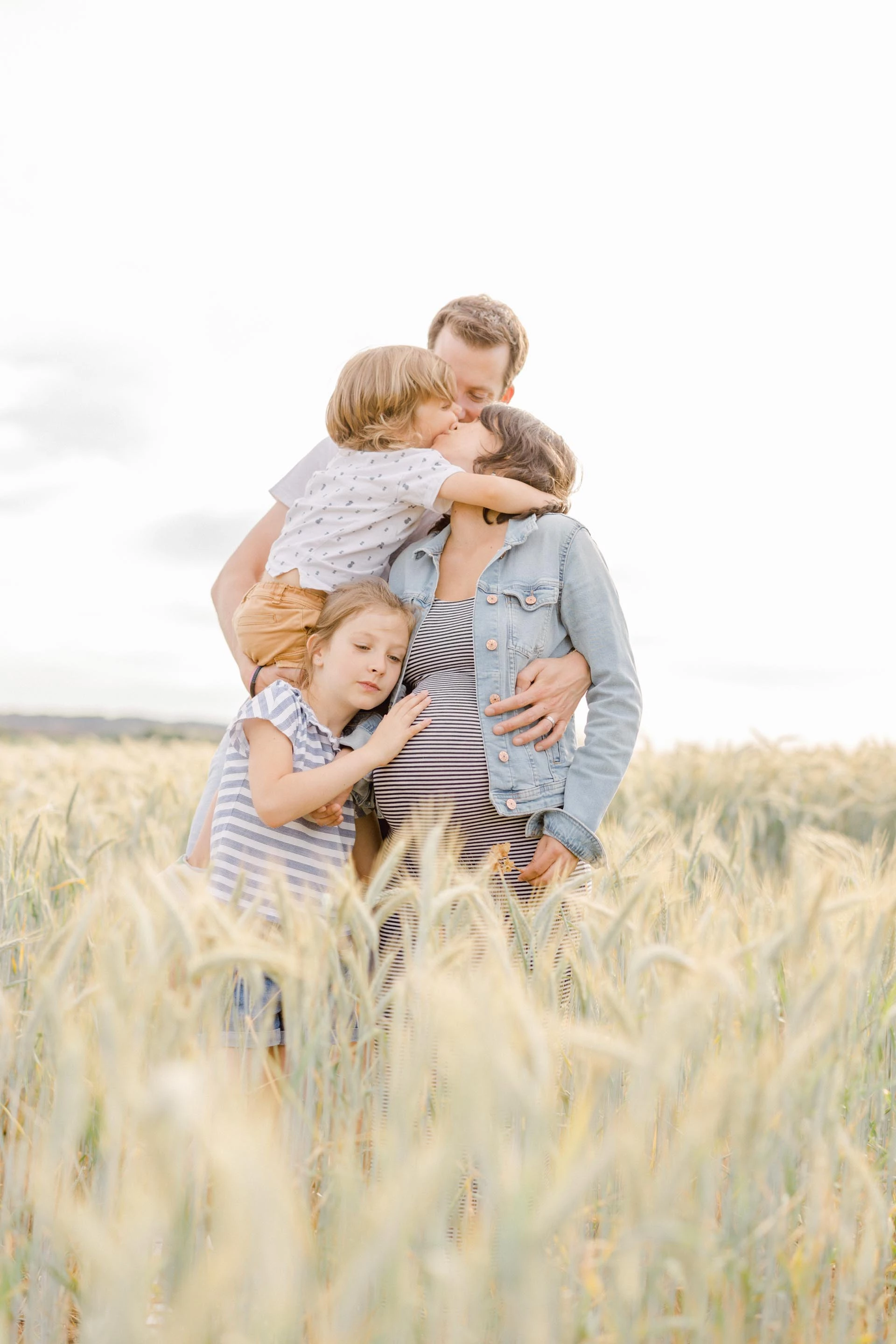 bonheur enfant sourire amour champ